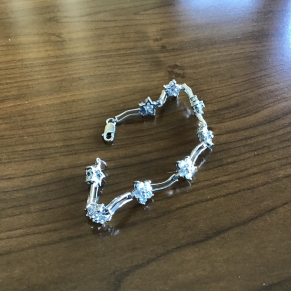 925 Sterling Silver and White Cubic Zirconia Long Wavy Link Bracelet 7.5" - Picture 4 of 9